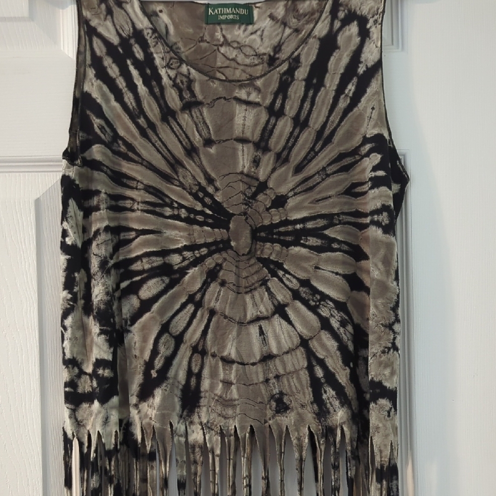 Kathmandu Black and Gray Asymmetrical Graphic Tank Top